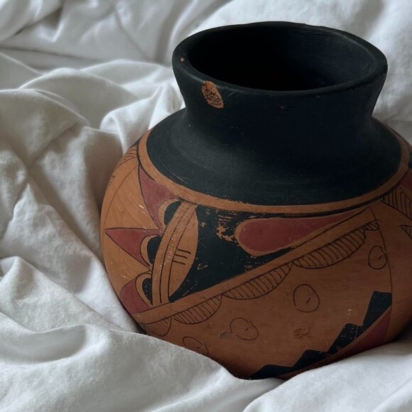 Vintage Black Red and Clay Colored Pottery with Design, signed - Picture 2 of 8